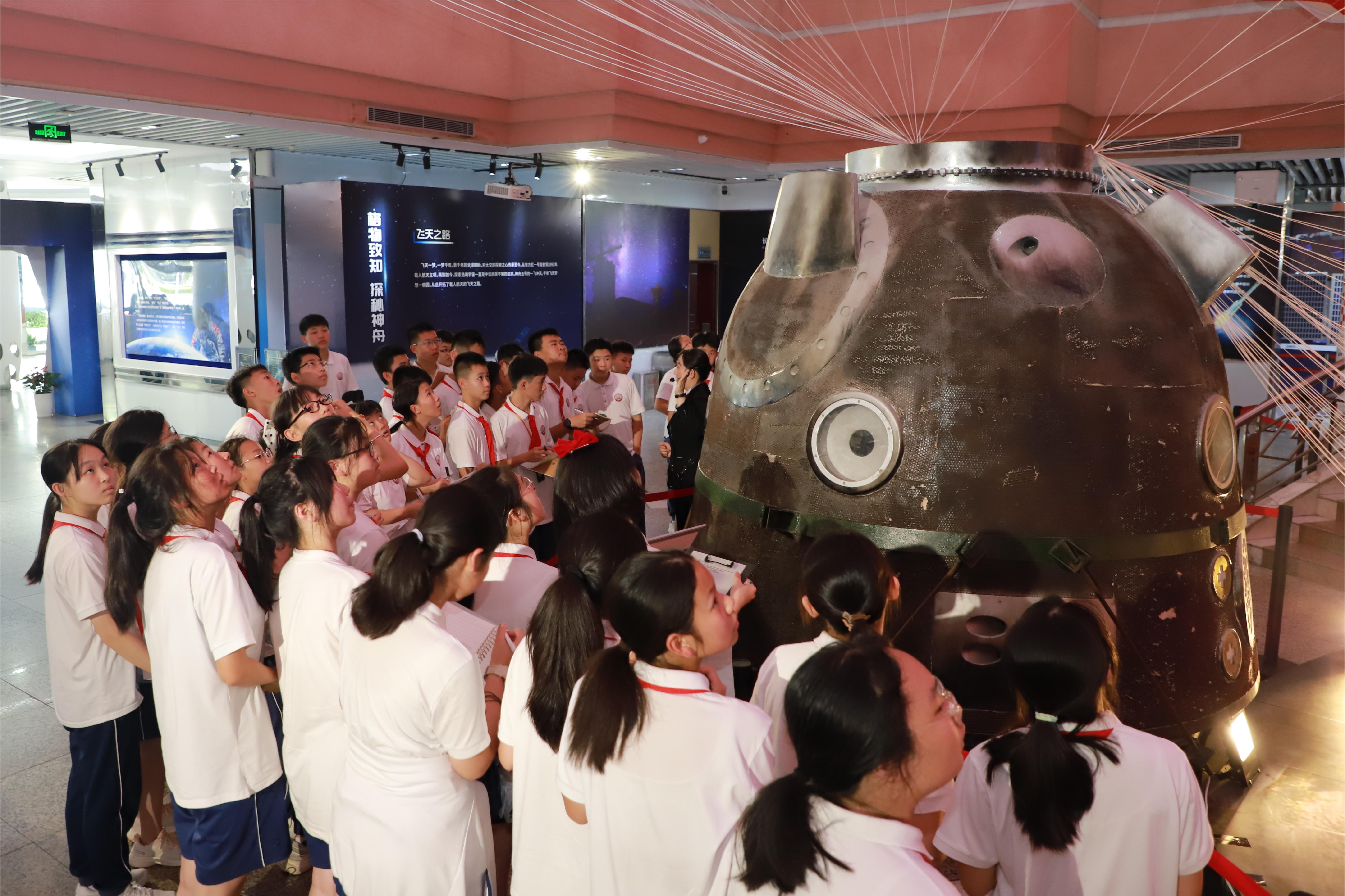 “叩问苍穹 科创未来”航空航天科普展定时讲解