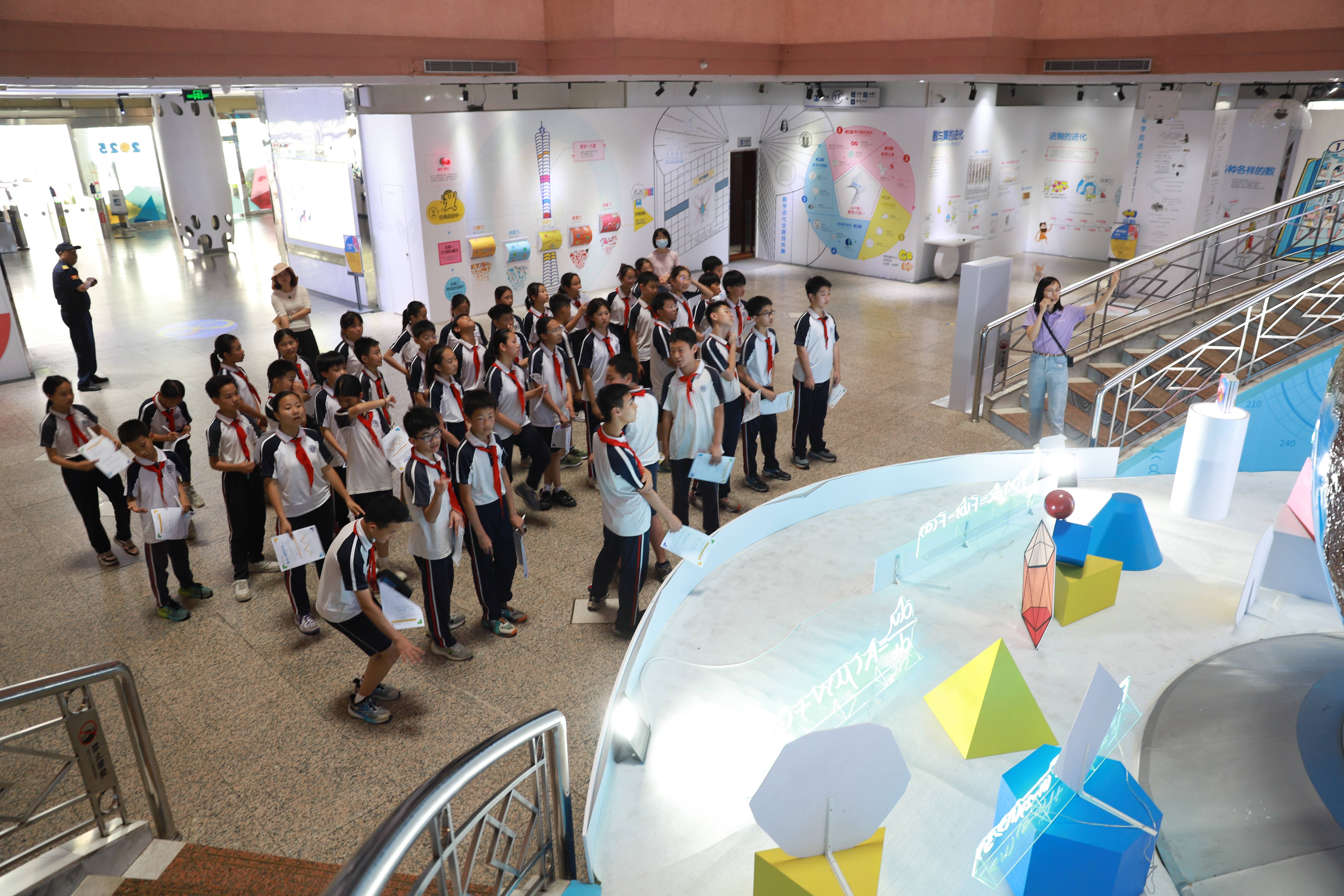 “从一到无穷∞数学的进化”科普展